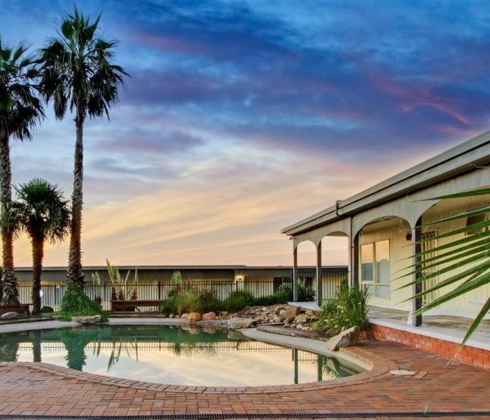 Header-PoolThunderbird-1980x800-1