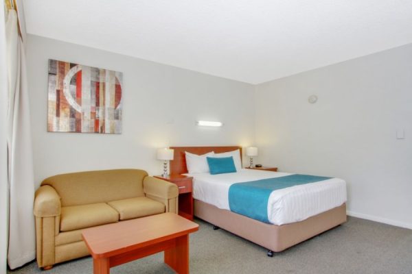 Thunderbird-Motel-Deluxe-Room