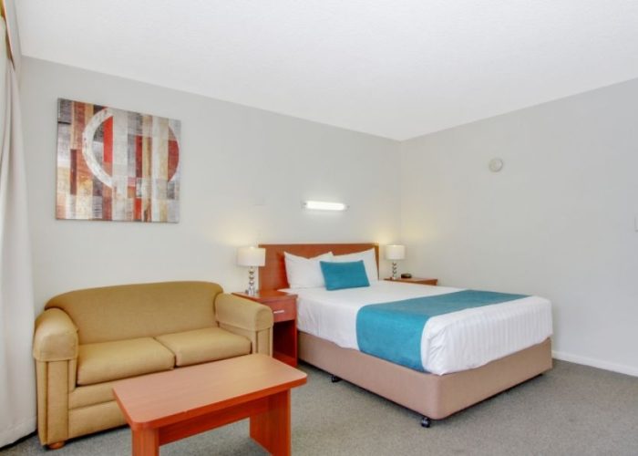 Thunderbird-Motel-Deluxe-Room