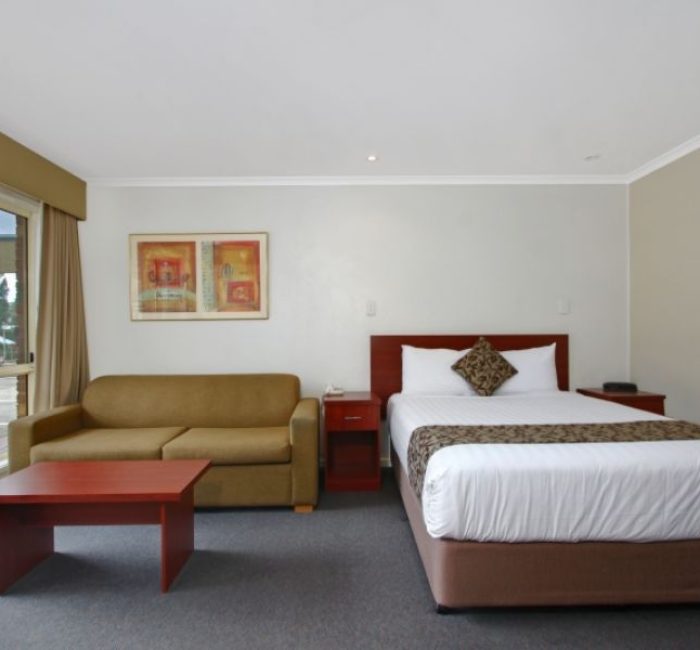 Thunderbird-Motel-Deluxe-Room4