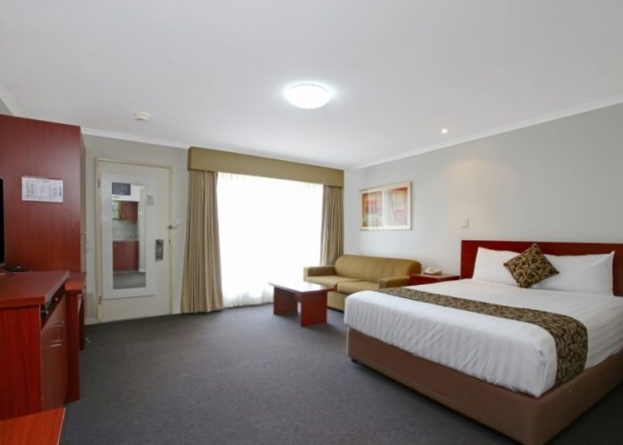 Thunderbird-Motel-Deluxe-Room5
