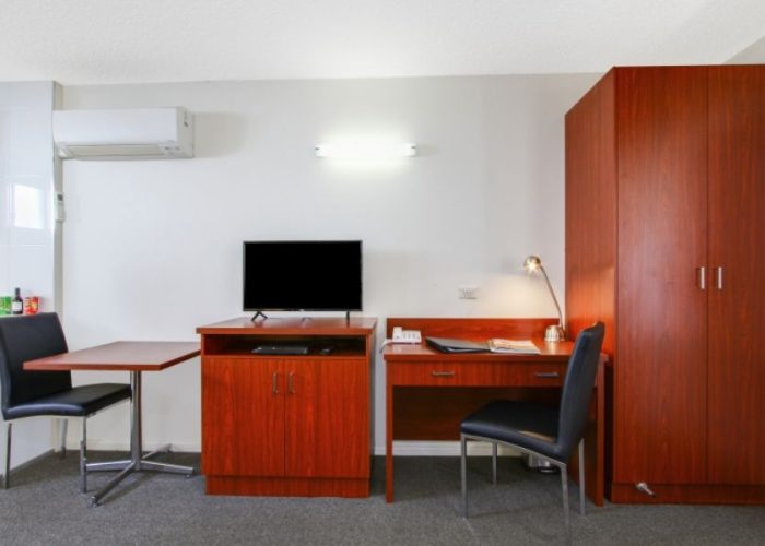 Thunderbird-Motel-Deluxe-Room9