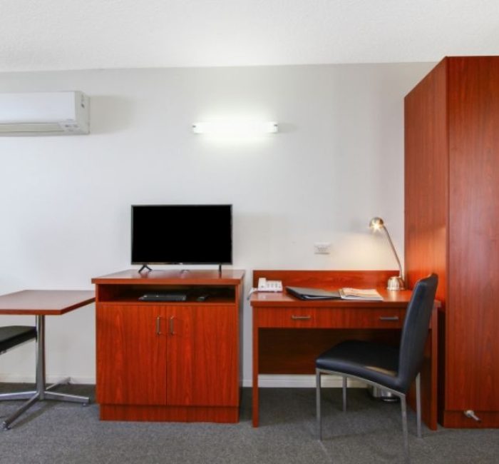 Thunderbird-Motel-Deluxe-Room9