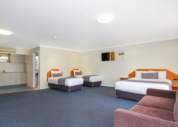 Thunderbird-Motel-Executive-Family-Room.