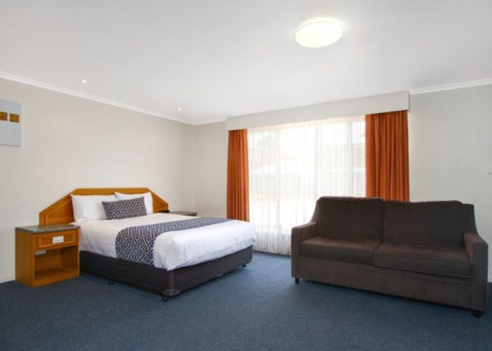 Thunderbird-Motel-Executive-Family-Room2
